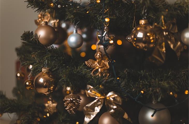 The Allure of a Hinged Christmas Tree with Lights