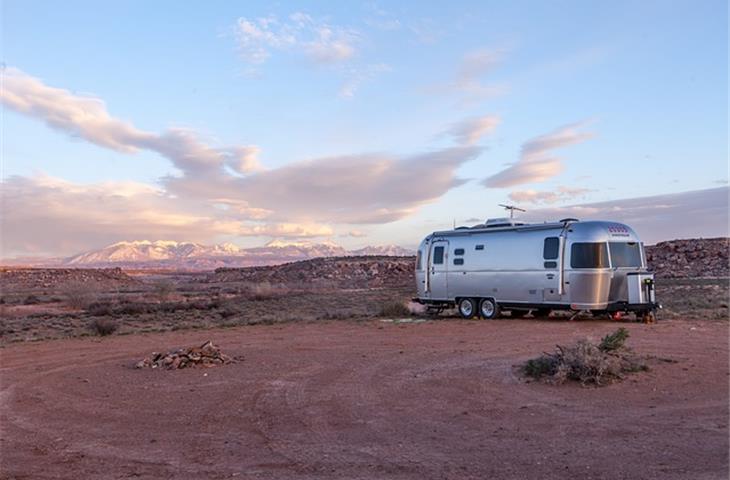 Trailer Tailgate Hinges: Essential Components and Their Needs