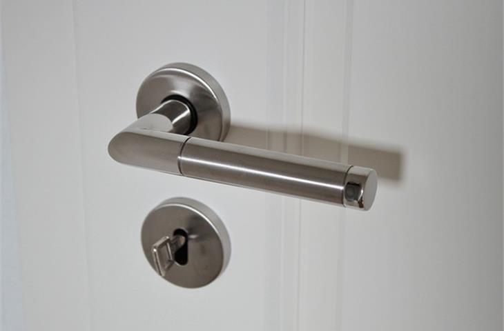 The Essential Guide to Door Knobs and Hinges