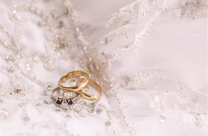 The Versatile Appeal of Hinged Wedding Rings