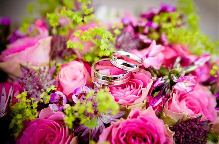 The Versatile Elegance of Hinged Wedding Bands