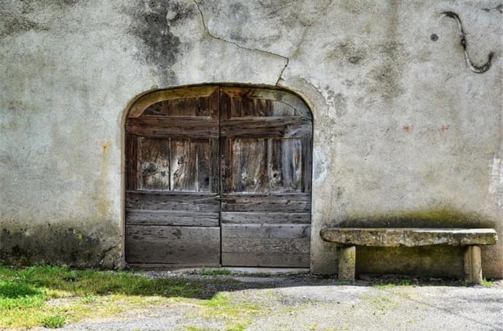 Vintage Door Hinges: A Treasure Hunt Guide