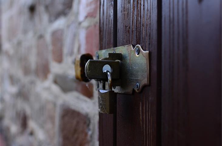 hinge downspout