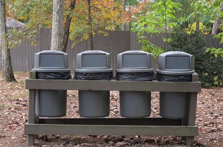 storage bin with hinged lid