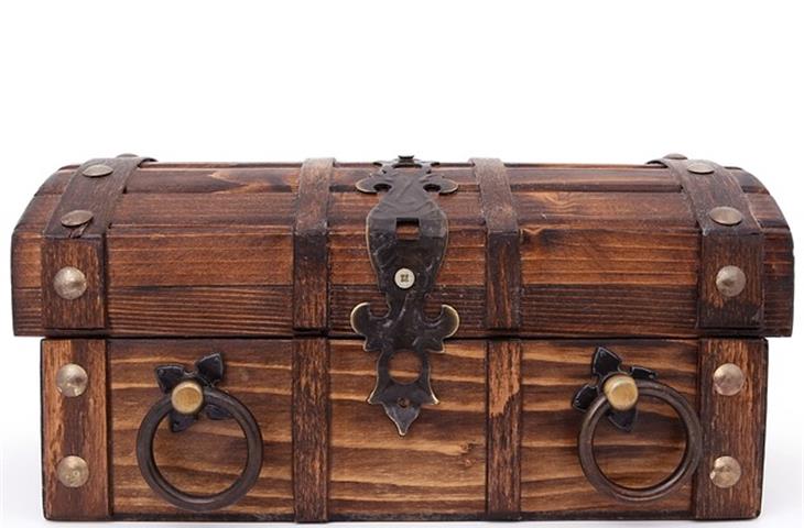 hinged storage chest