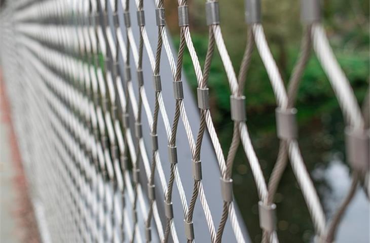 chain link fence self closing hinges