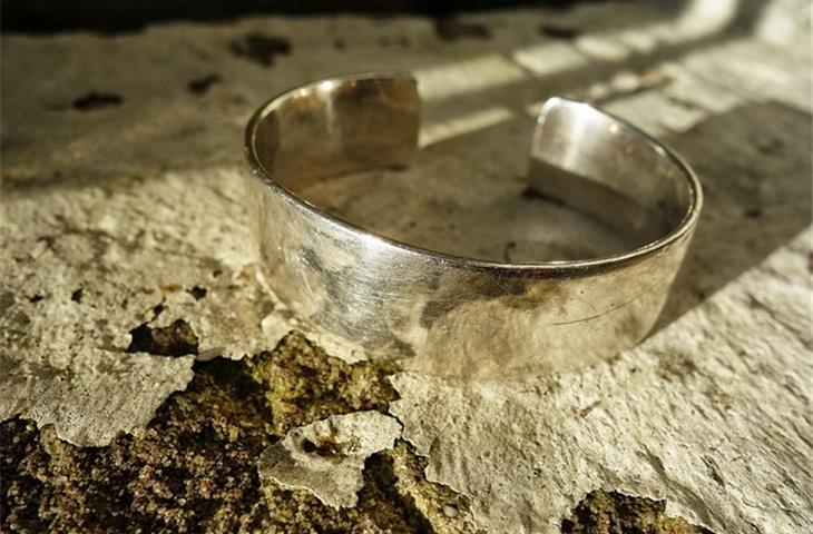 silver hinged bracelet